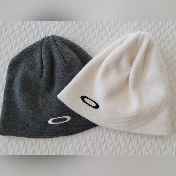 Pair of Oakley Beanies - Picture 4 of 4